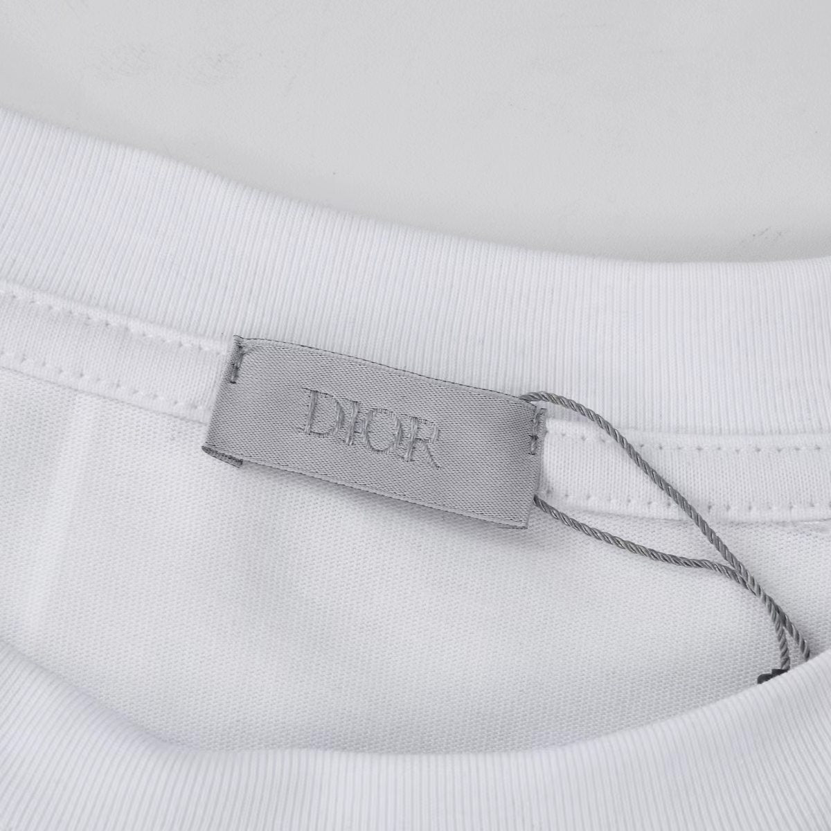 Round neck, embroidered letters on the front and back, simple and fashionable short sleeves