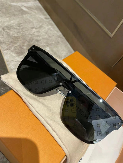 L's sunglasses