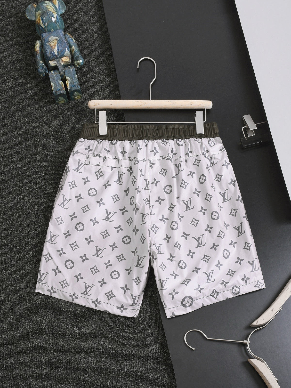 Spring and summer thermostatic casual shorts