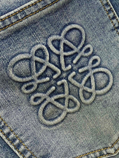 Simple and versatile logo embroidered jeans