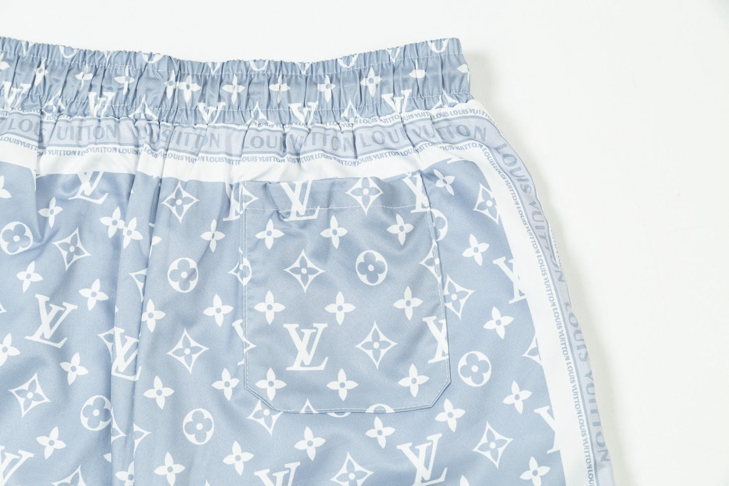 New logo print shorts