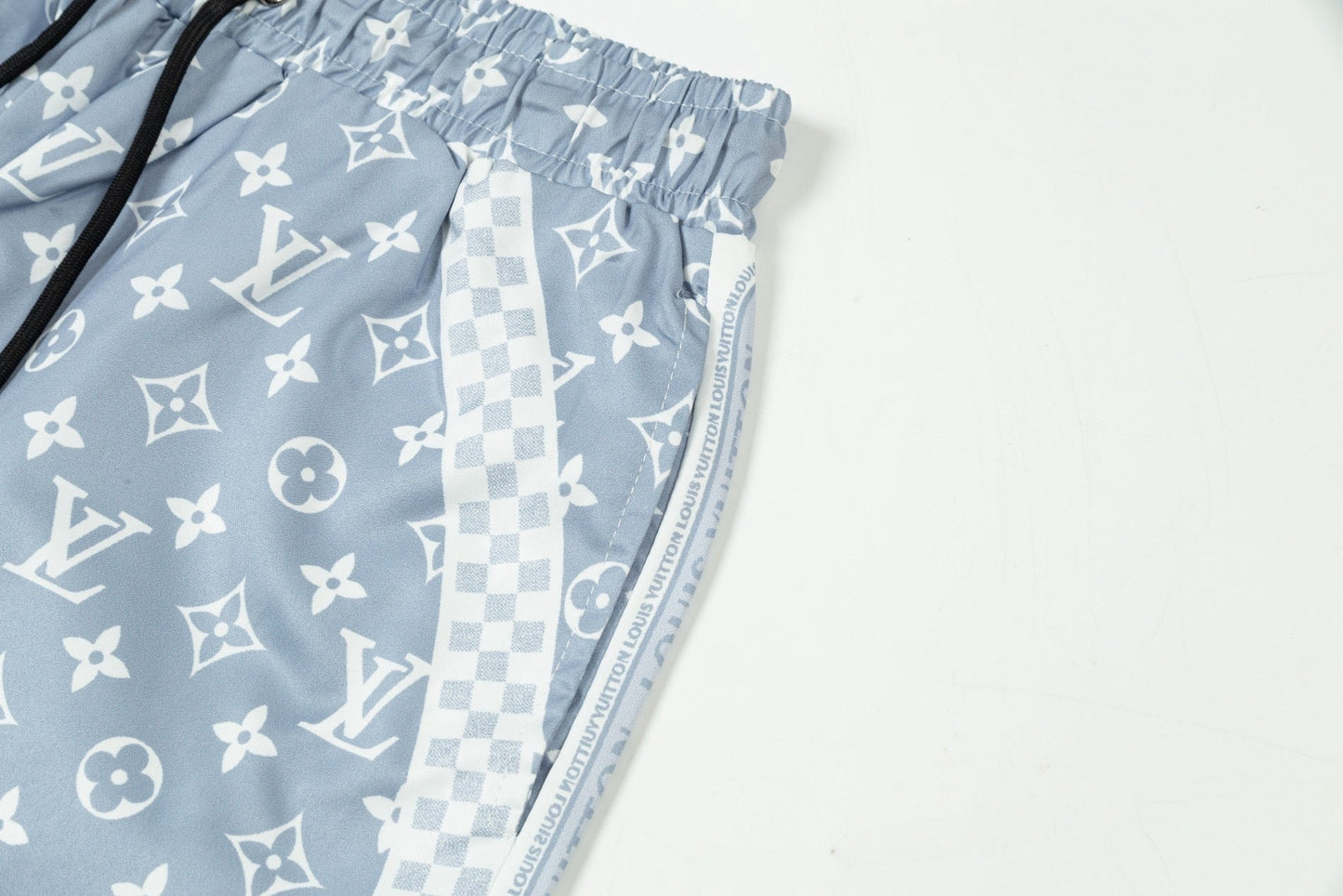 New logo print shorts