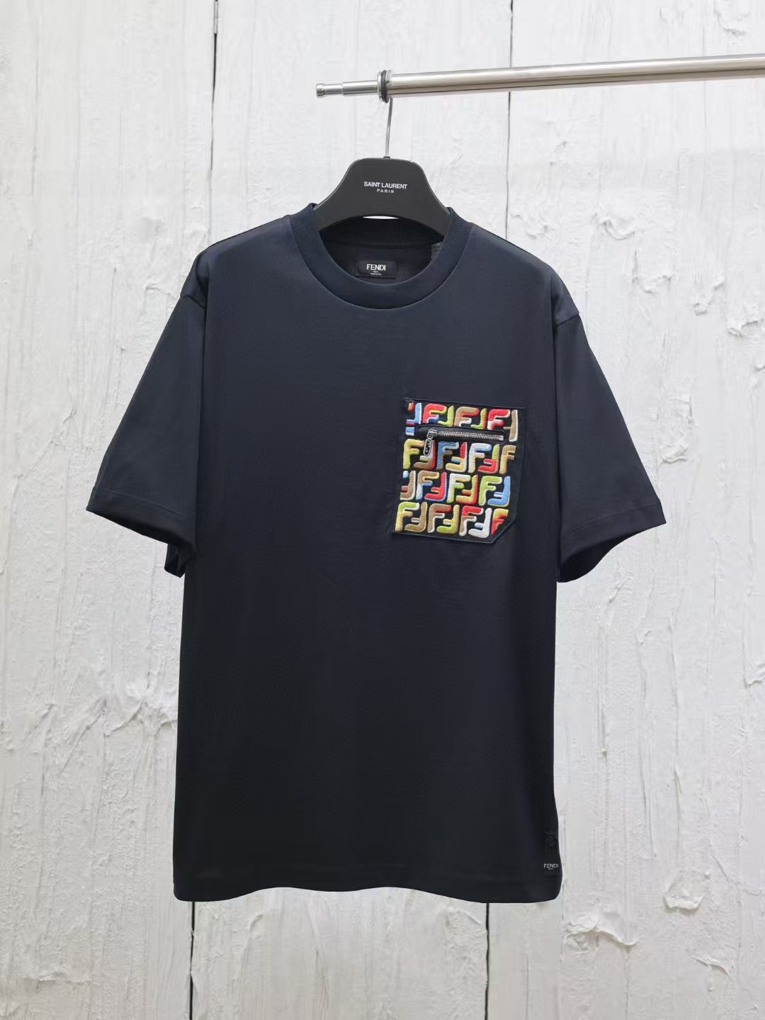 New pocket letter embroidered T-shirt