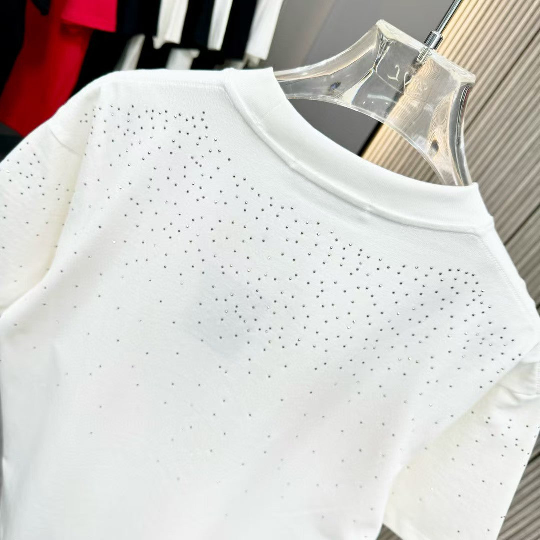 Newly launched embroidery paired with loose diamond T-shirt