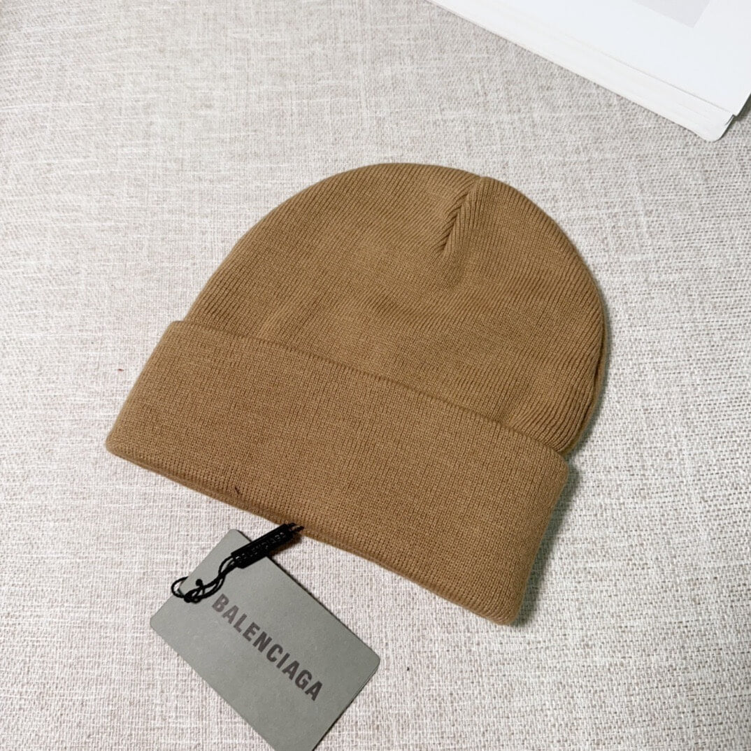 Minimalist Pattern and Letter Knit Hat