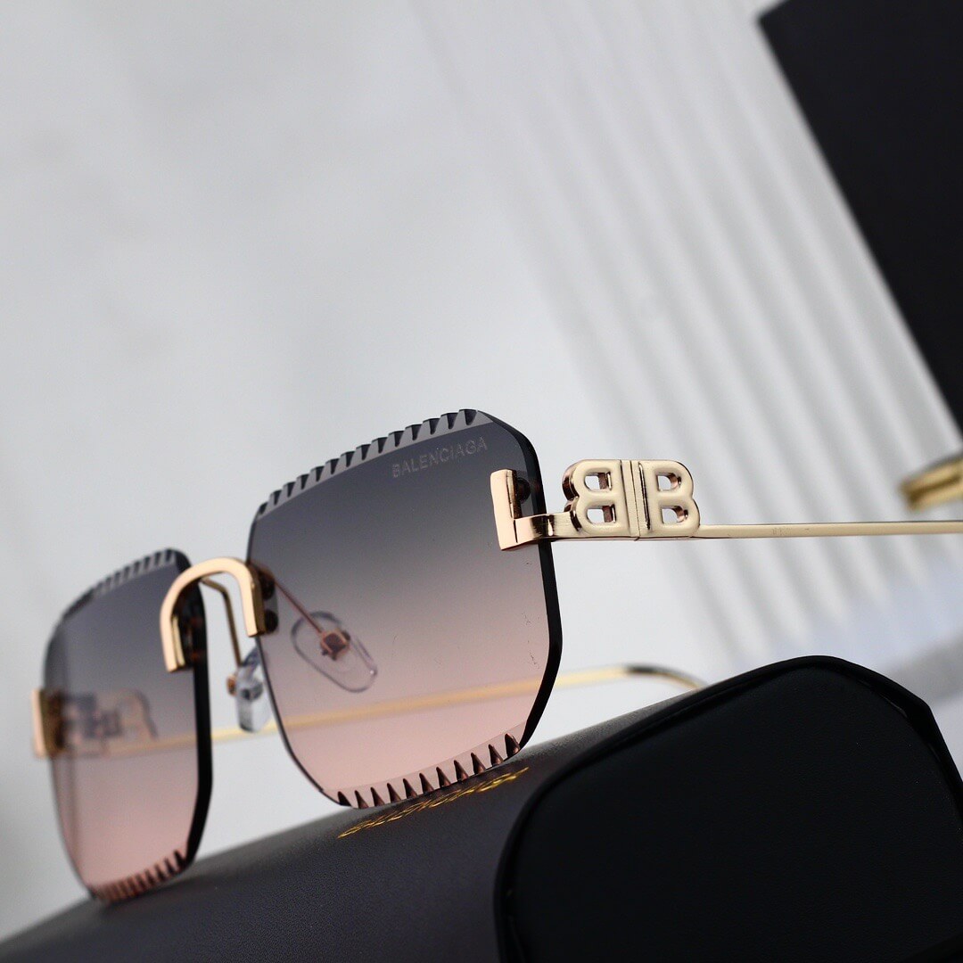 Exquisite Square Frameless Sunglasses