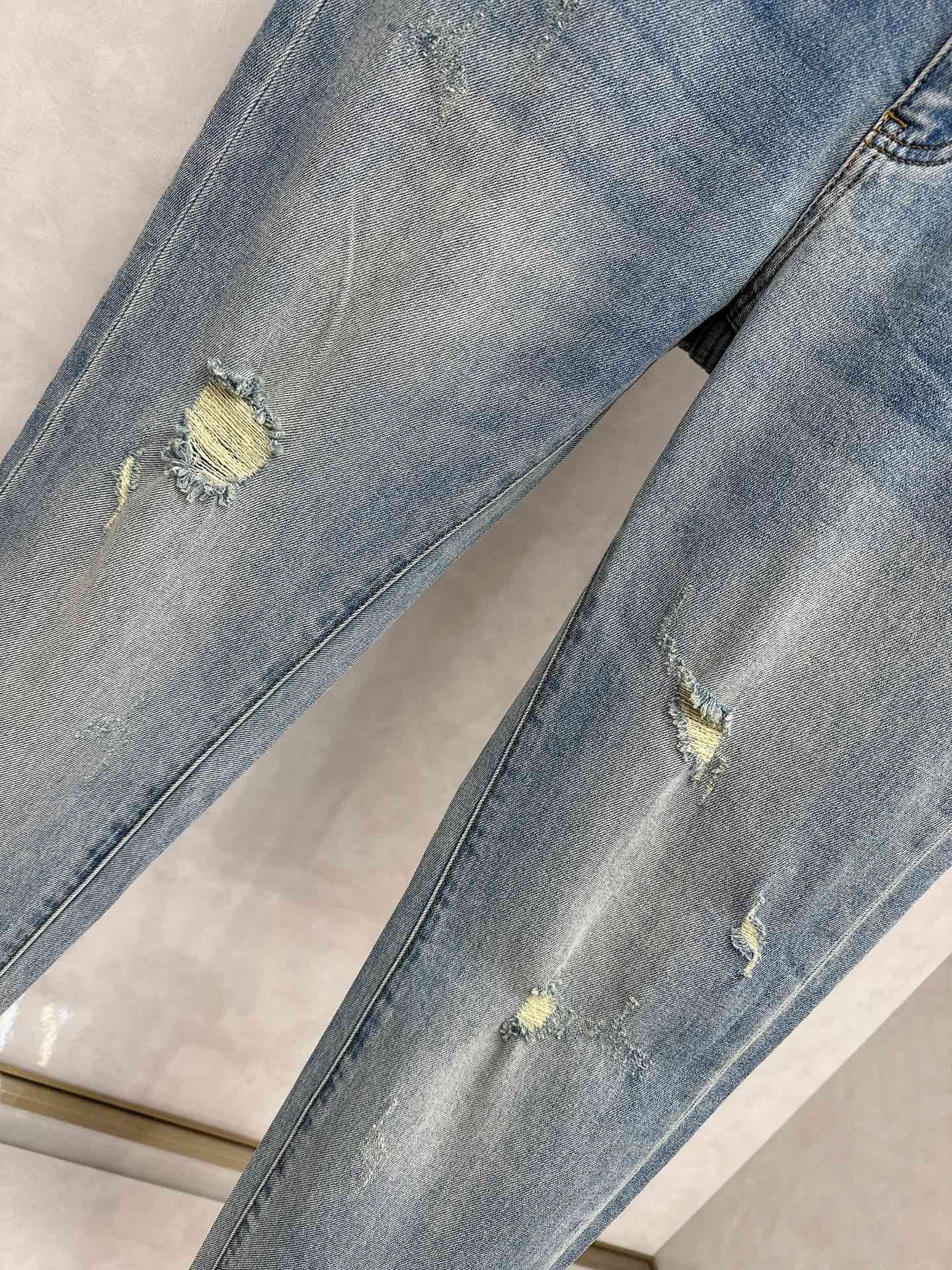 24SS Distressed versatile jeans