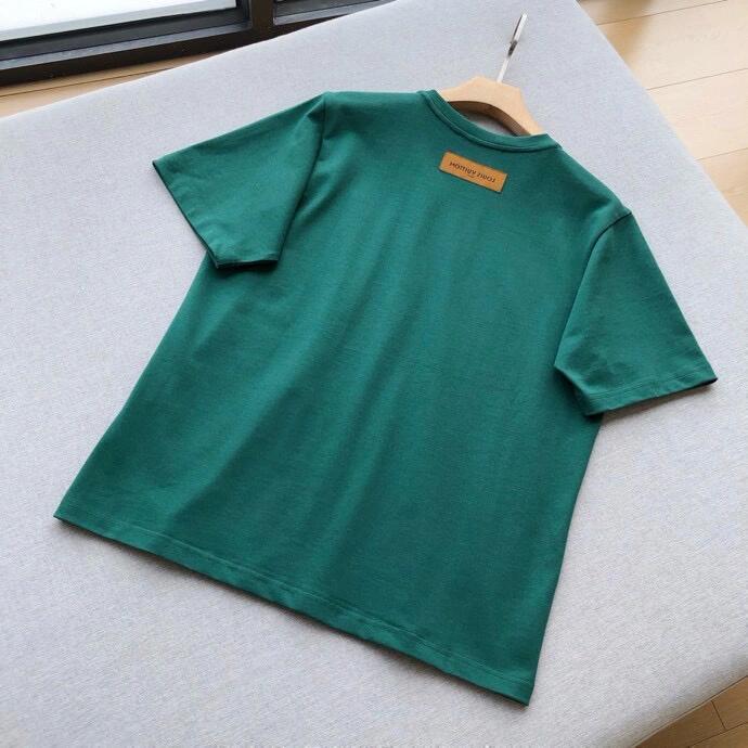 Versatile green basic T-shirt