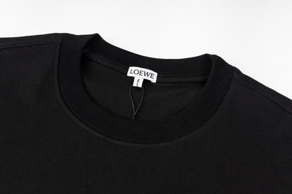 Ribbed crew neck, contrast embroidered short sleeves