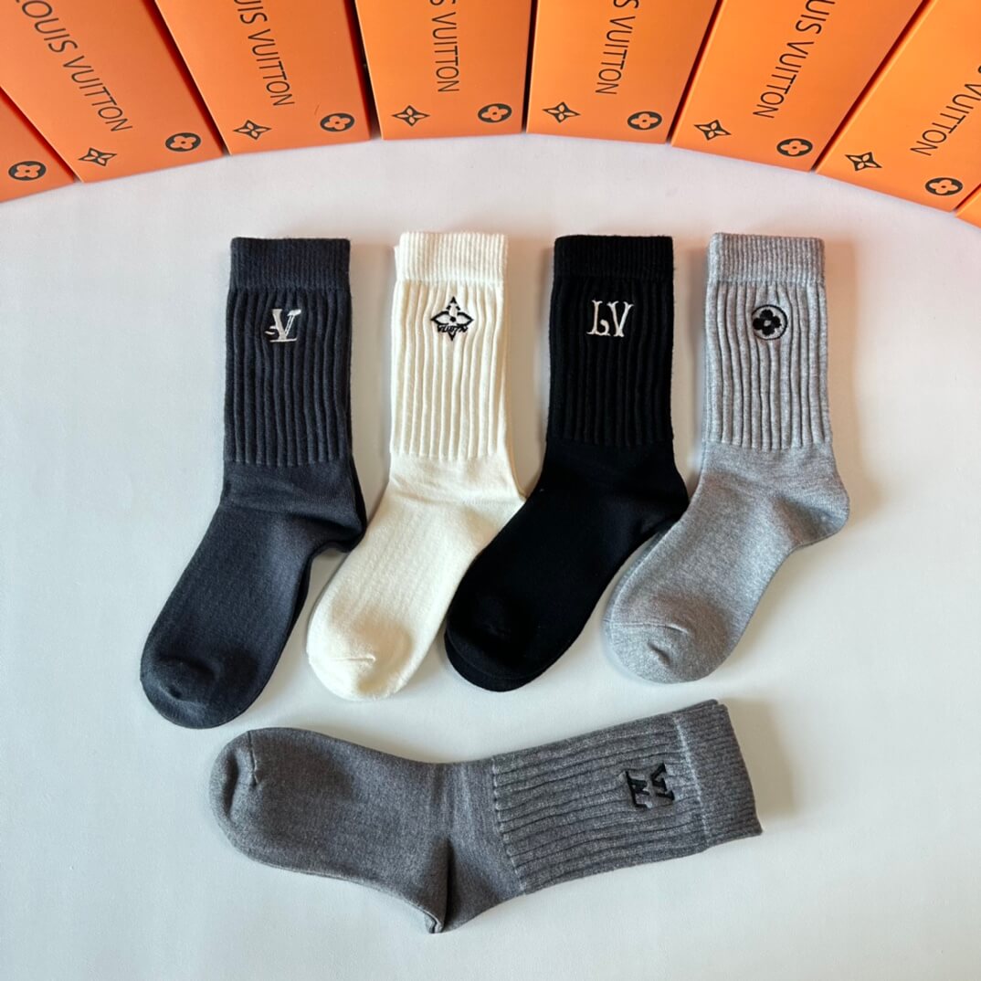 Medium to long cashmere embroidered cotton socks