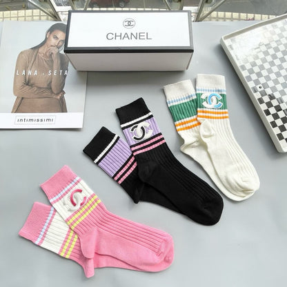 Popular Online Middle-Tube Socks